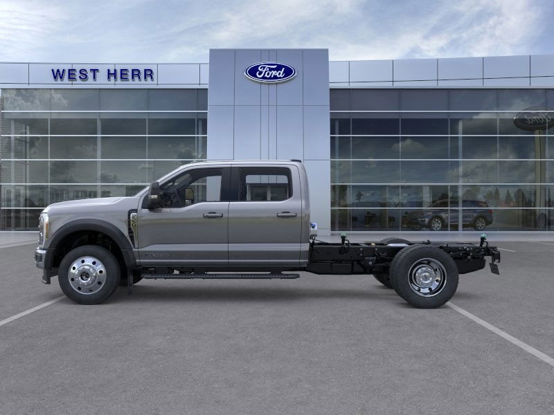 2025 Ford F-550 Lariat photo 4