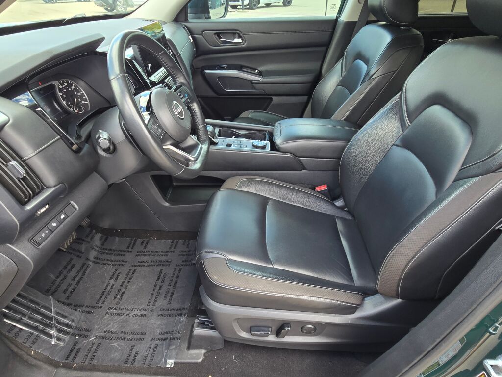 2023 Nissan Pathfinder SL photo 17