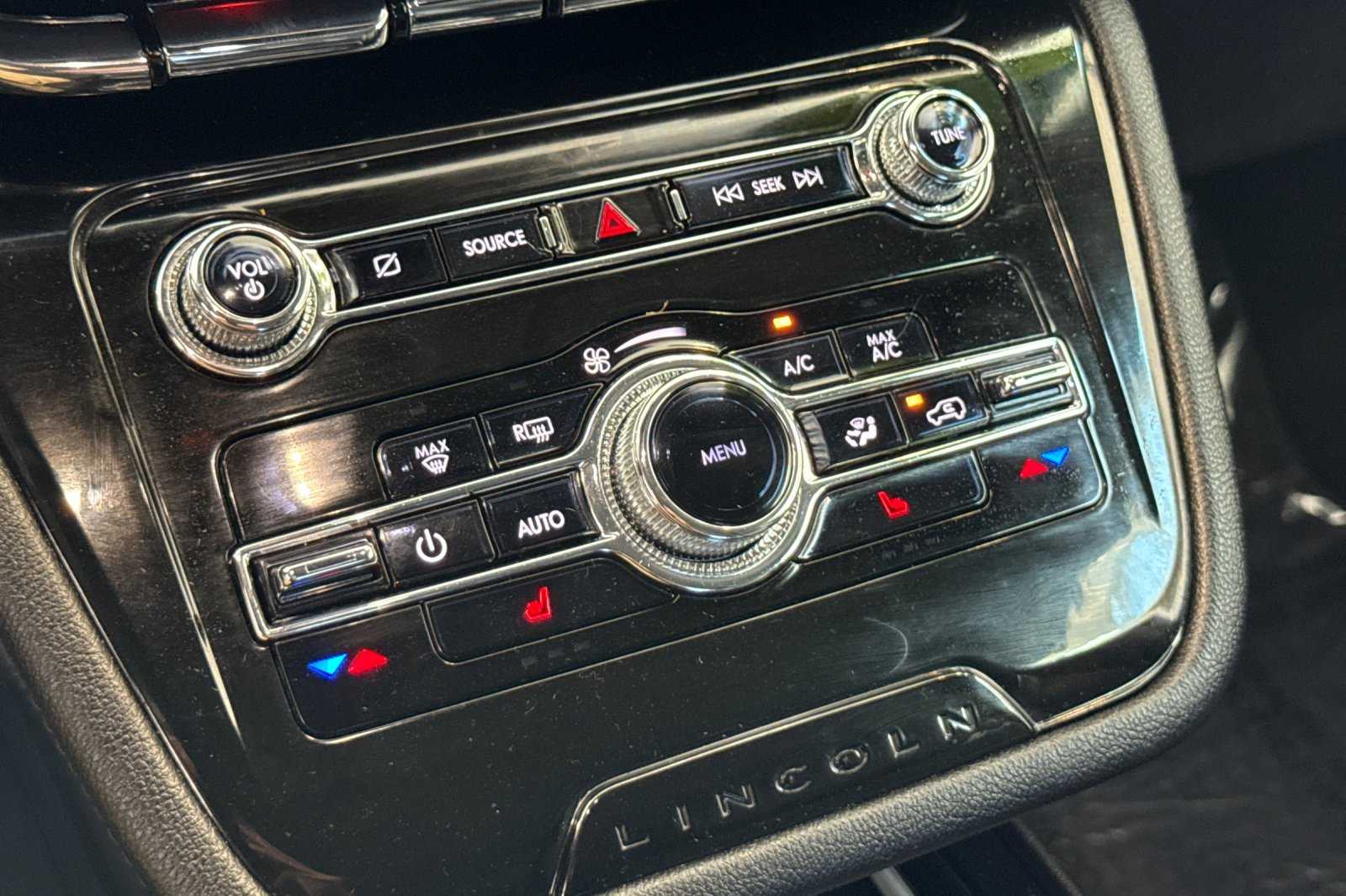 2022 Lincoln Corsair Standard photo 19