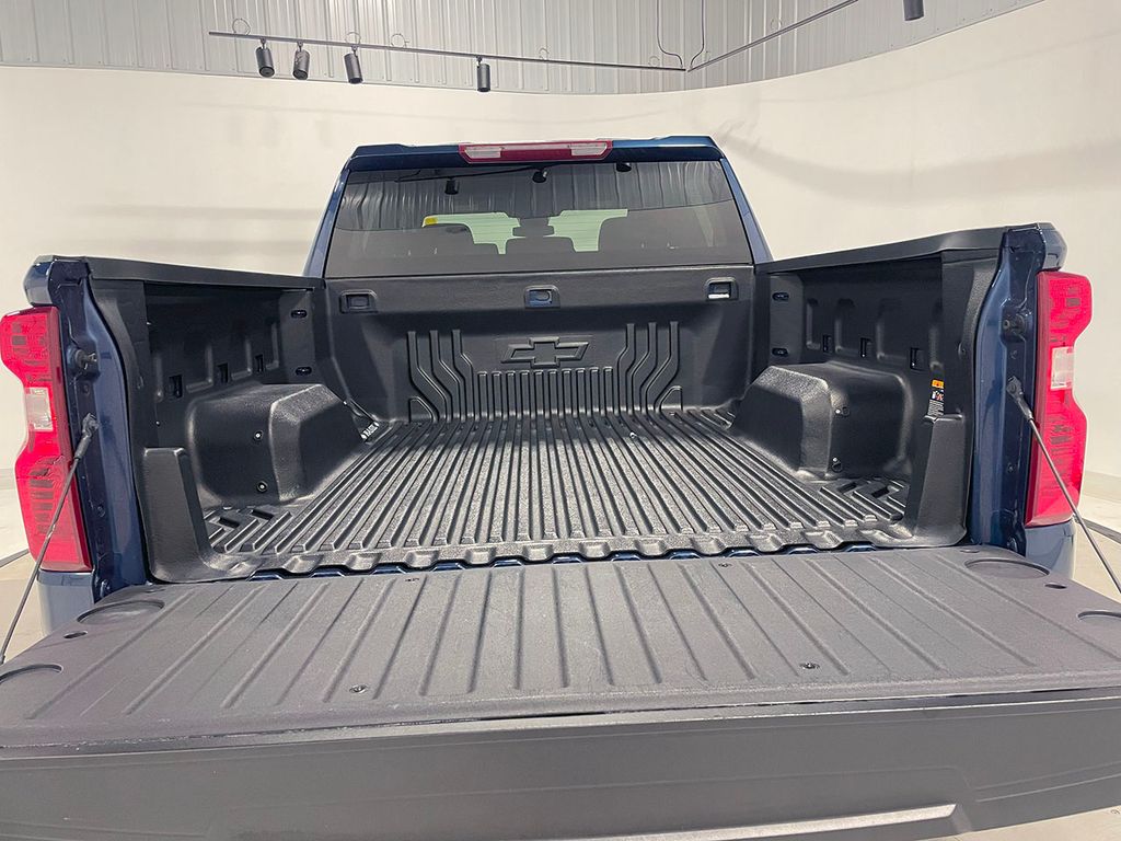 2022 Chevrolet Silverado 1500 LT photo 4