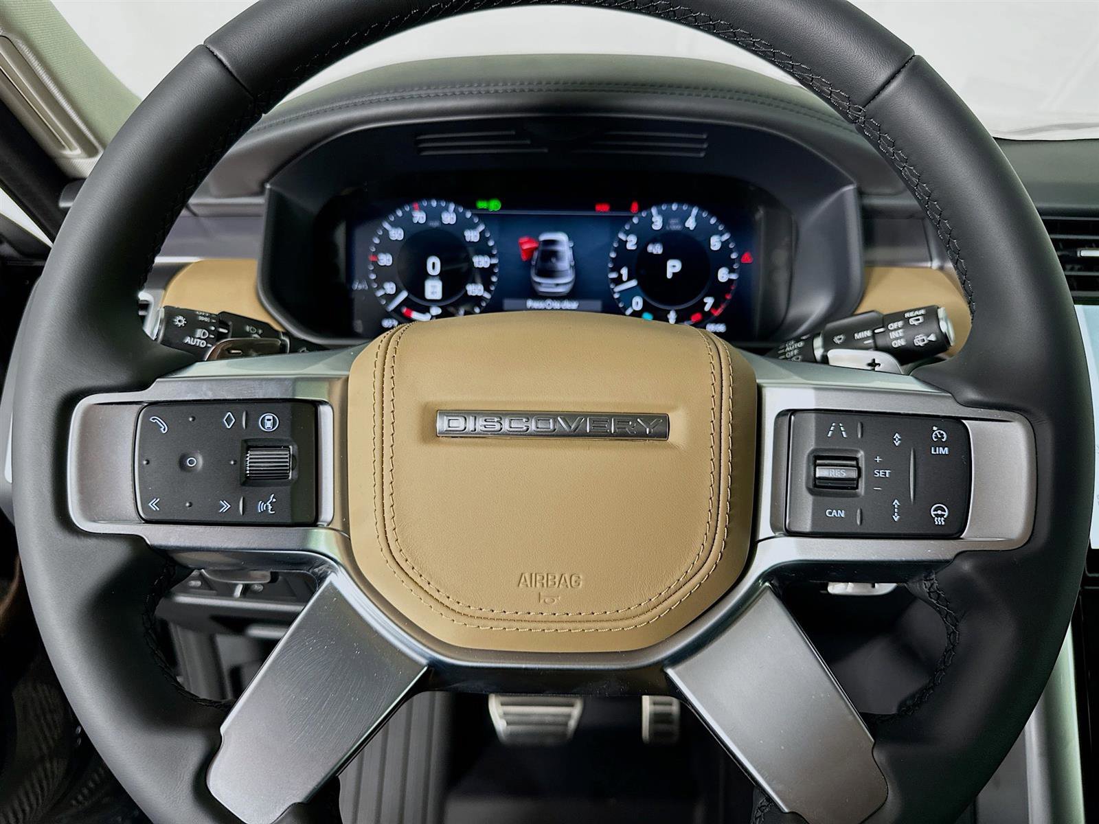 2025 Land Rover Discovery Metropolitan Edition photo 11