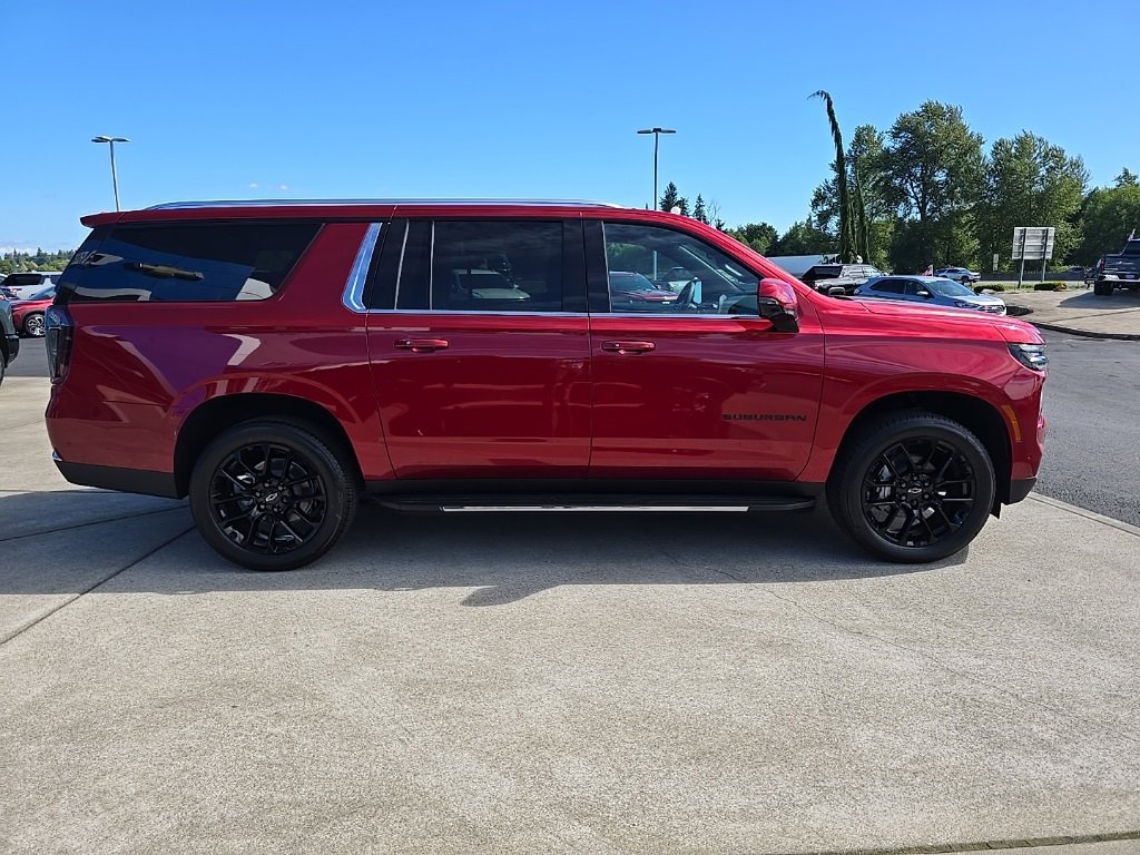 2025 Chevrolet Suburban LT photo 6