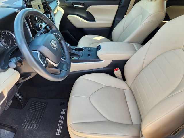 2023 Toyota Highlander L photo 13