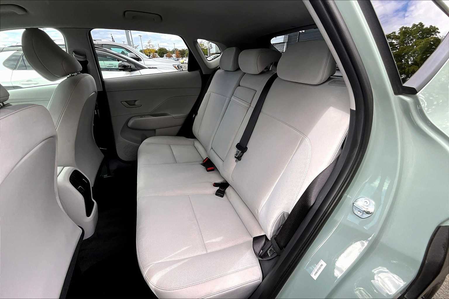 2025 Hyundai Kona SEL photo 18