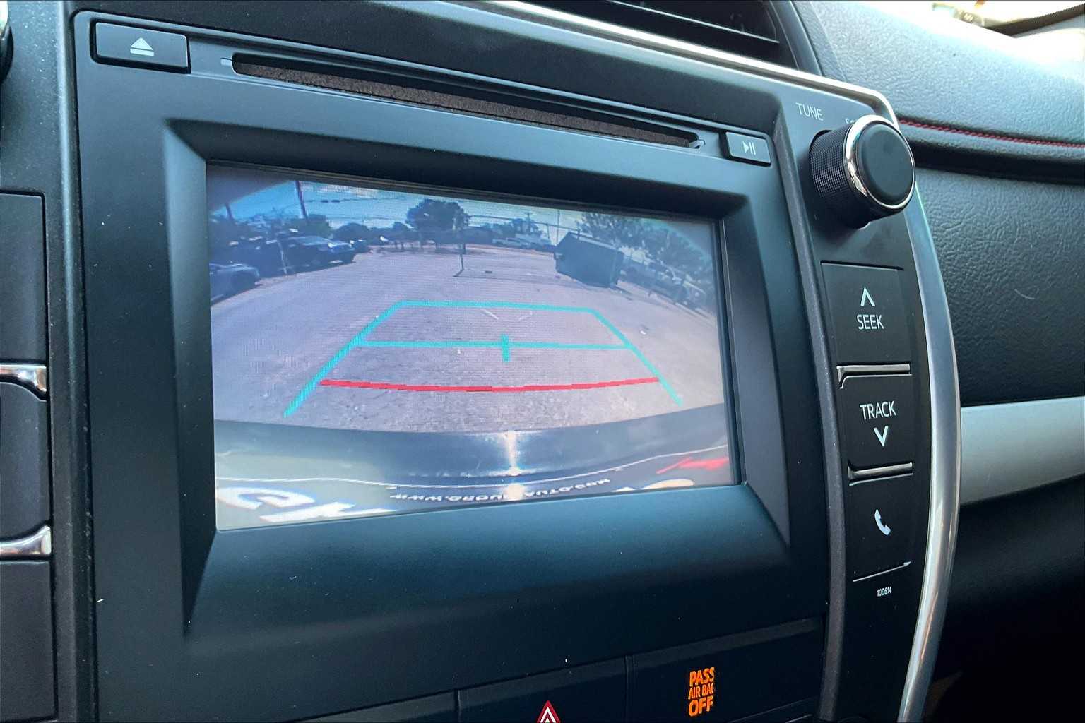 2016 Toyota Camry SE photo 25