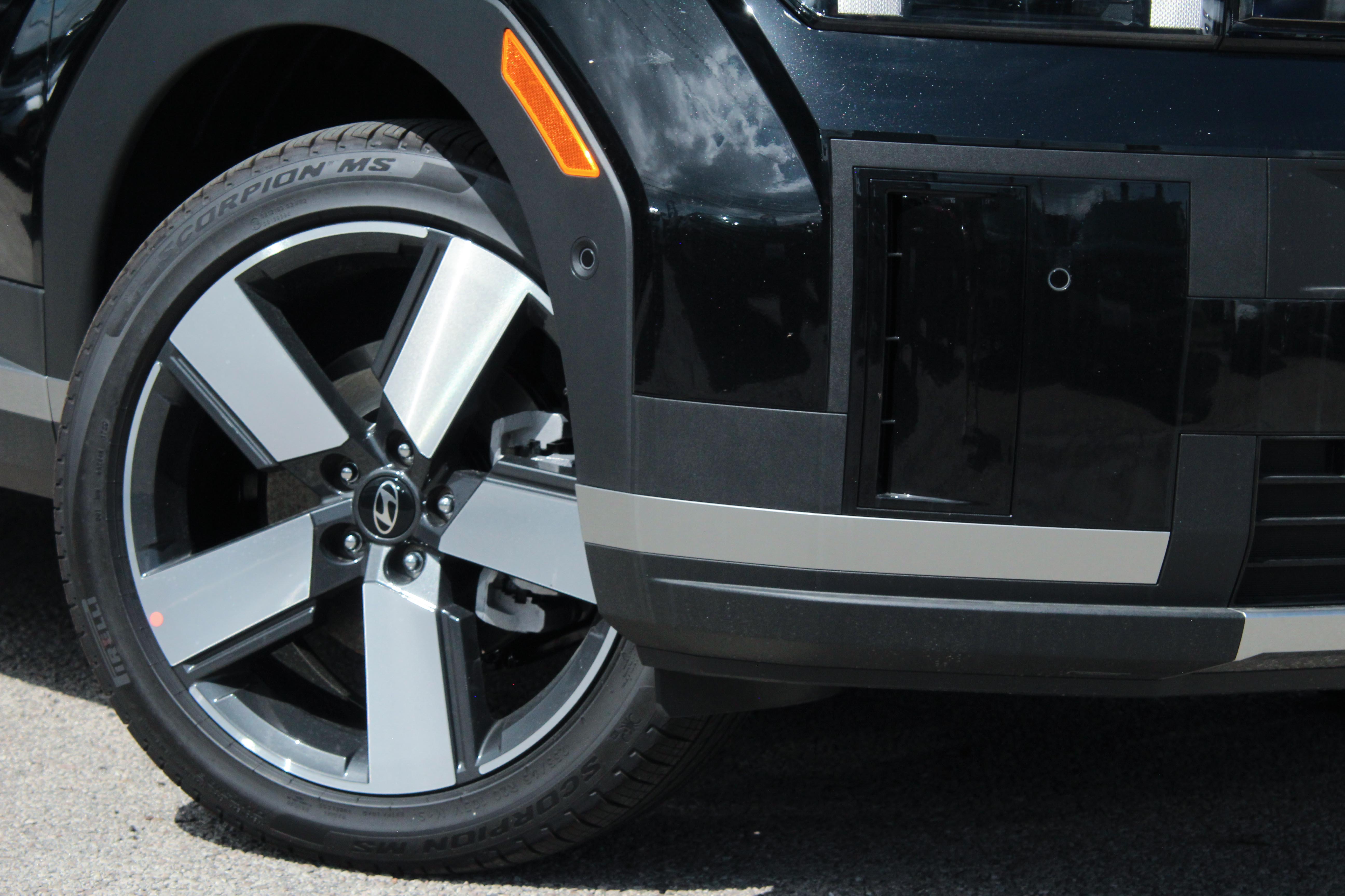 2025 Hyundai Santa Fe Limited photo 2