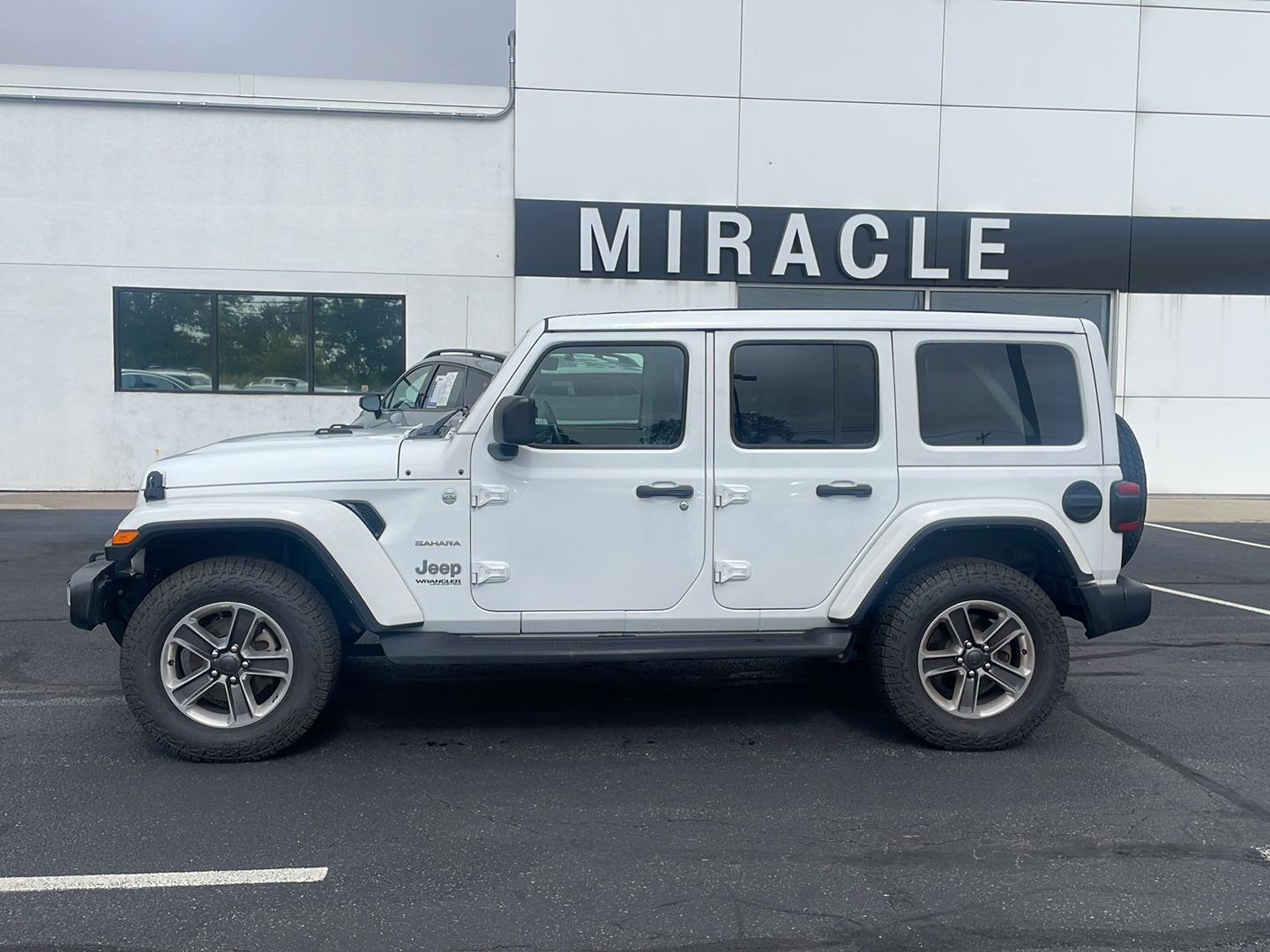 2022 Jeep Wrangler Unlimited Sahara photo 2