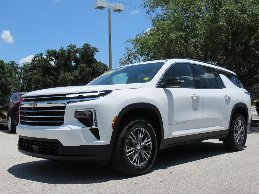 2025 Chevrolet Traverse photo 2