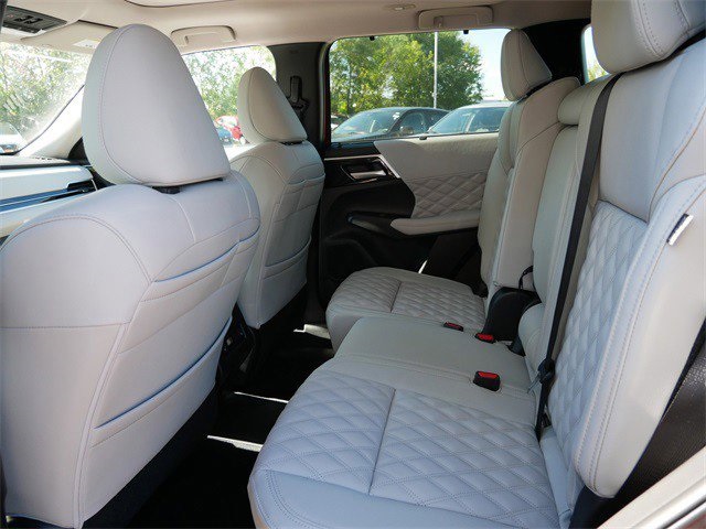 2025 Mitsubishi Outlander PHEV SEL Black Edition photo 5