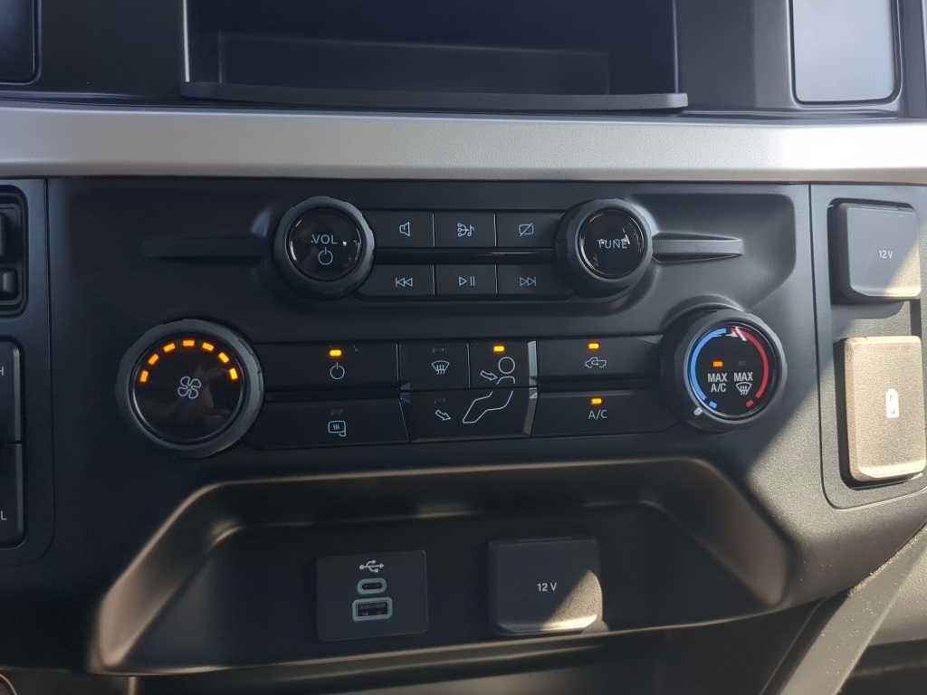 2023 Ford F-250 XL photo 3