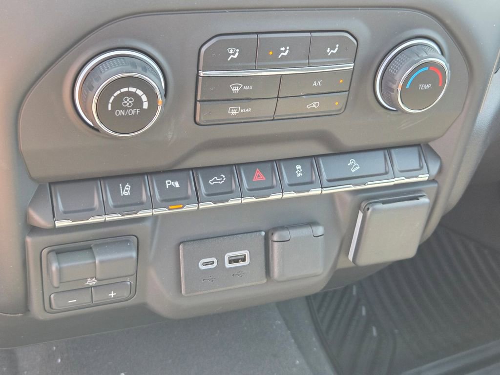 2025 Chevrolet Silverado 2500HD Custom photo 11