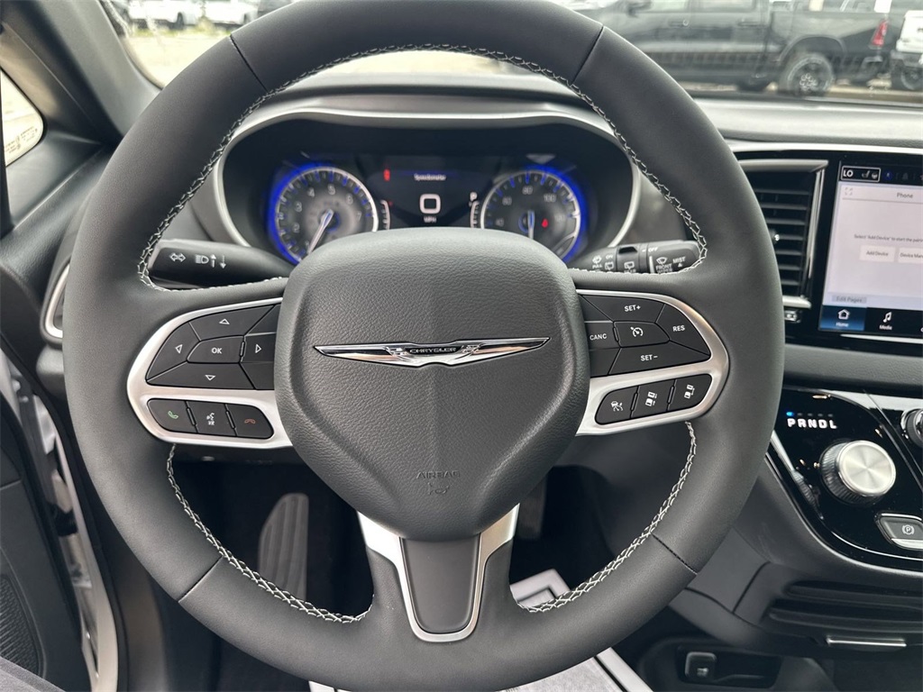 2025 Chrysler Voyager LX photo 13