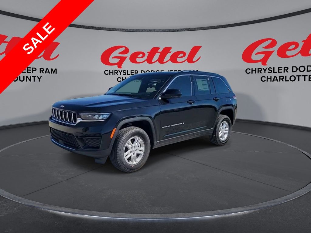 2025 Jeep Grand Cherokee Laredo photo 4