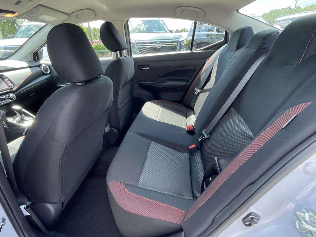 2025 Nissan Versa SR photo 9