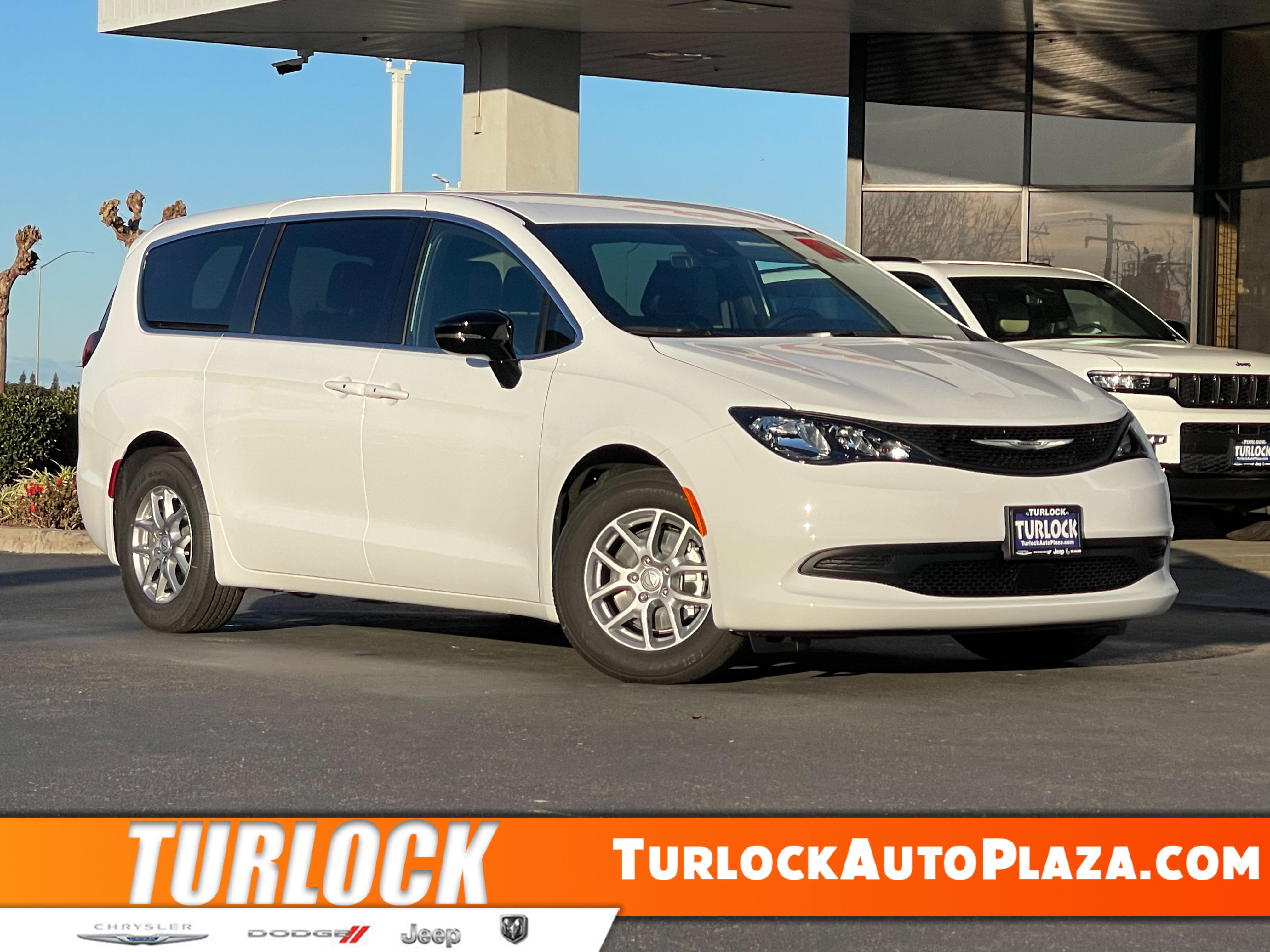 2026 Chrysler Voyager LX's photo