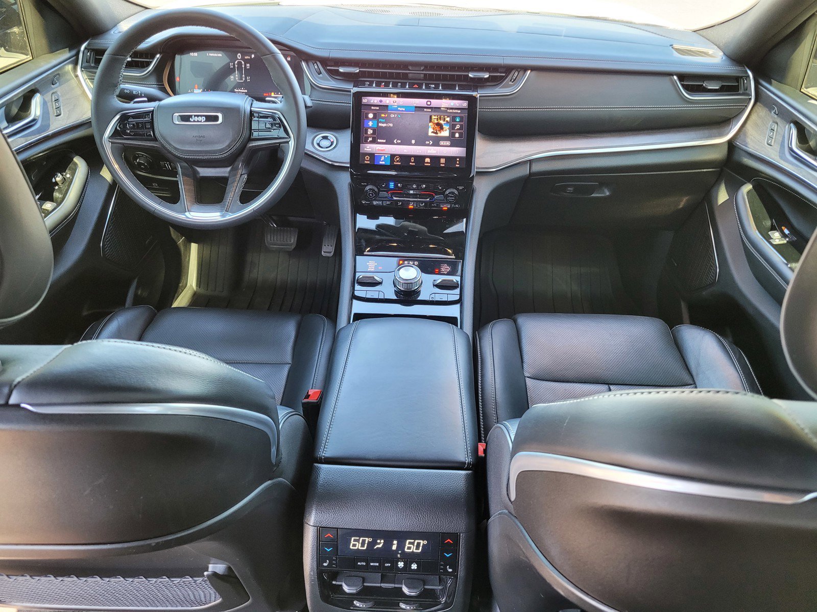 2024 Jeep Grand Cherokee Overland photo 13