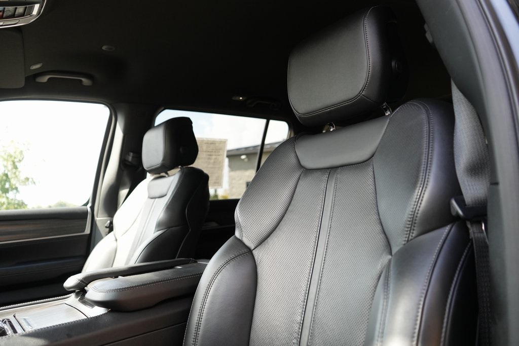 2024 Jeep Wagoneer L Series II photo 16