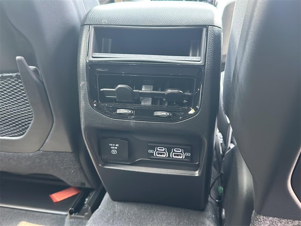 2023 Jeep Grand Cherokee Altitude photo 22