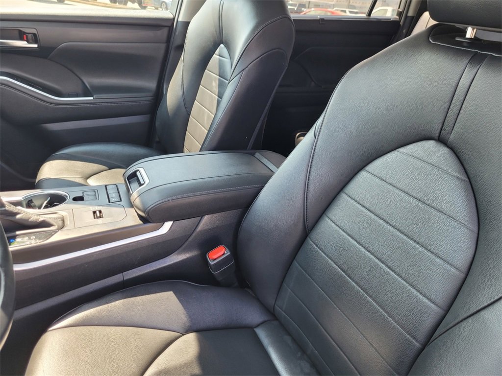 2020 Toyota Highlander XLE photo 15
