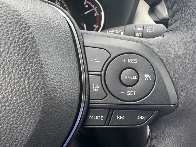 2025 Toyota RAV4 XLE photo 18