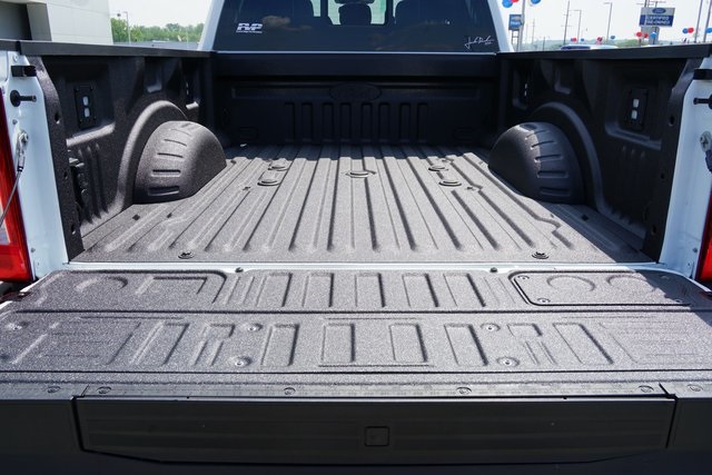 2025 FORD F-250 - Image 29