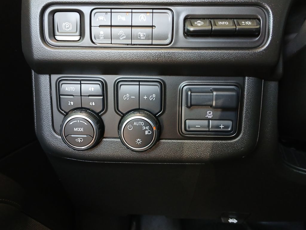 2024 Chevrolet Tahoe High Country photo 18