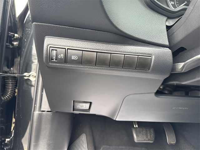 2021 Toyota Corolla LE photo 18