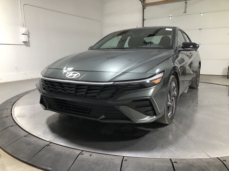 2025 Hyundai Elantra SEL Sport photo 3