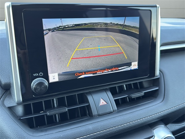 2023 Toyota RAV4 XLE photo 22