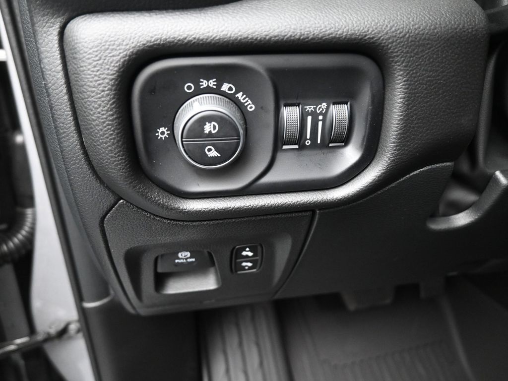 2025 Ram 1500 Laramie photo 18