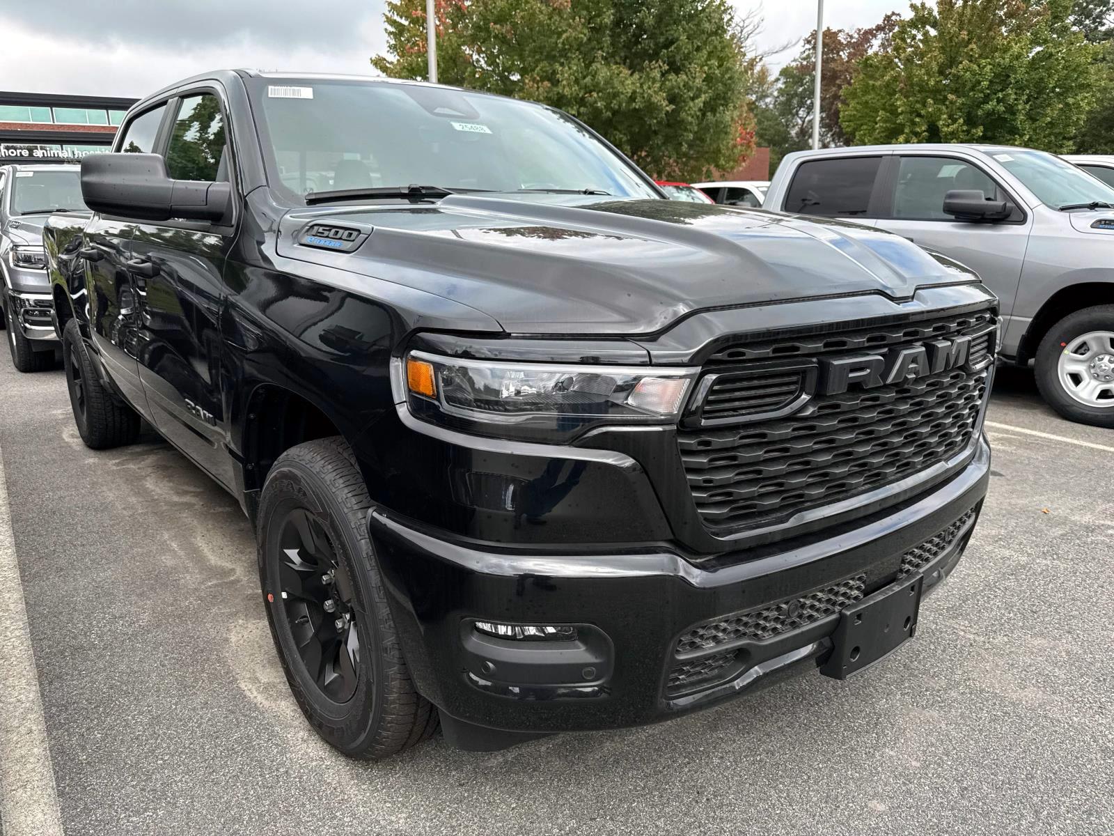 2025 Ram 1500 Tradesman photo 3