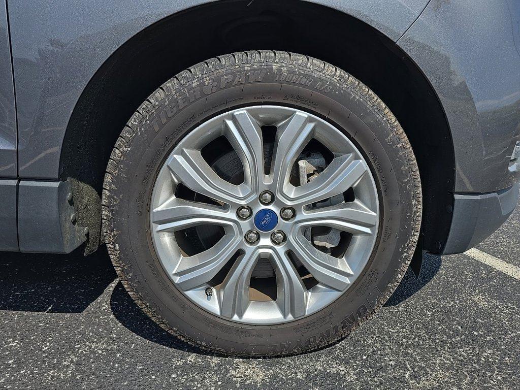 2022 Ford Edge Titanium photo 7
