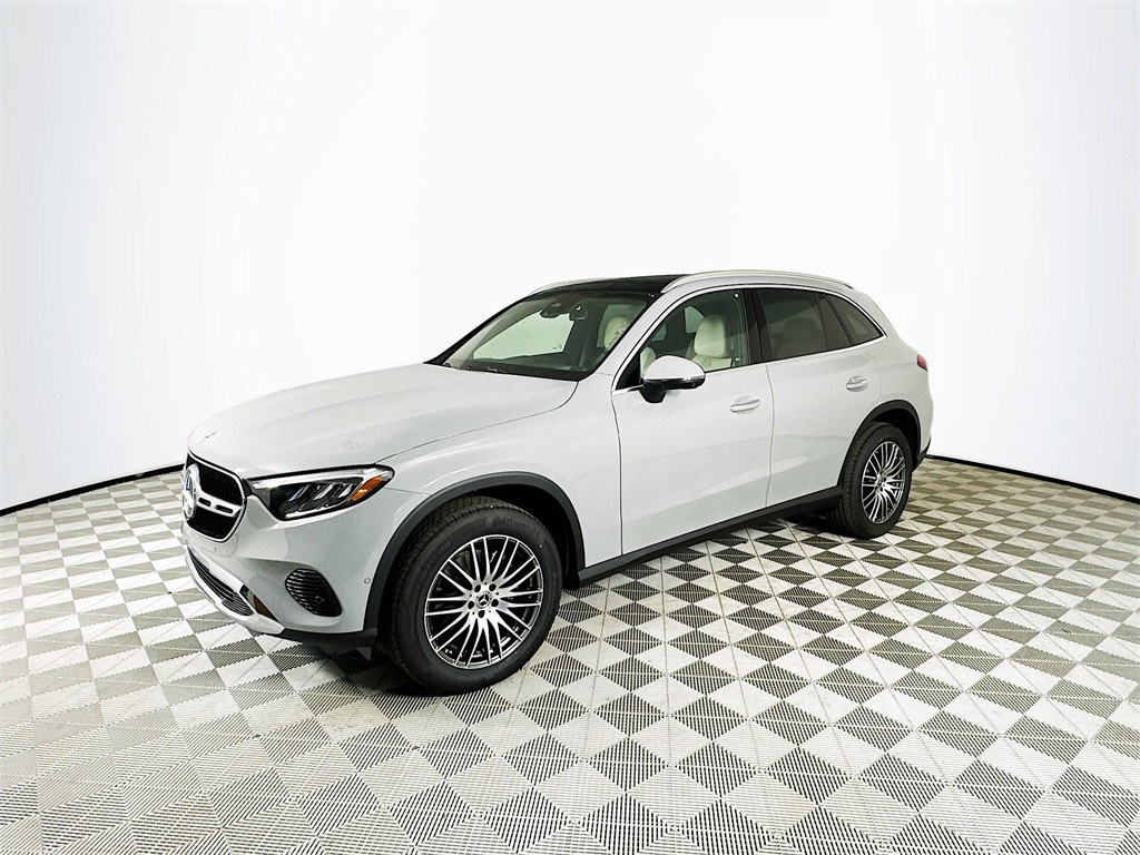 2026 Mercedes Benz GLC 300 photo 3