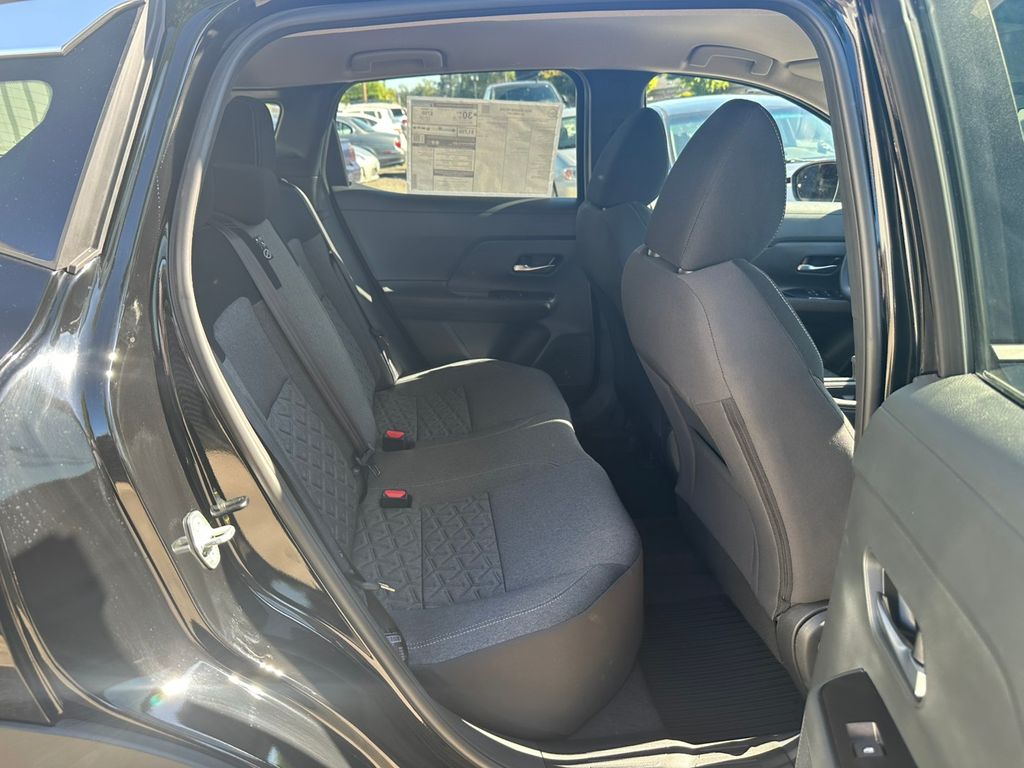 2025 Nissan Kicks SV photo 25