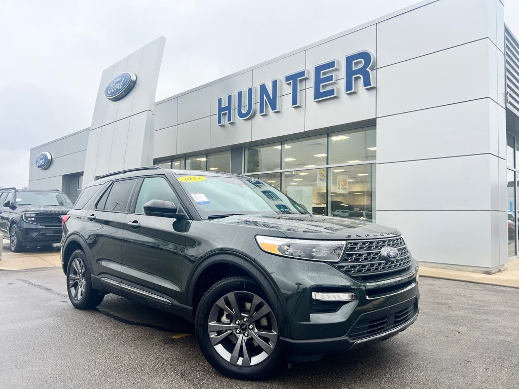 2023 Ford Explorer XLT's photo