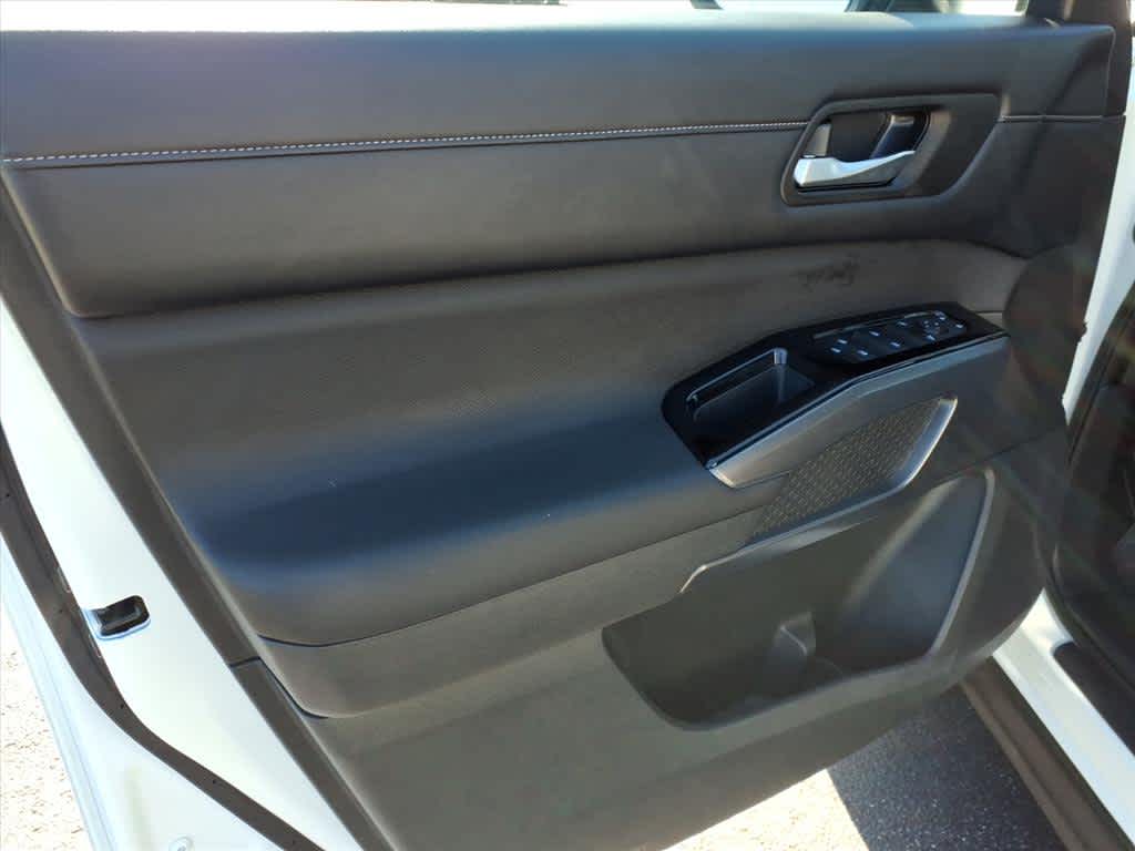 2024 Nissan Pathfinder SL photo 3