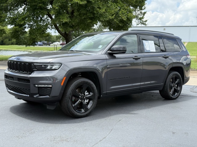 2024 Jeep Grand Cherokee Limited photo 3
