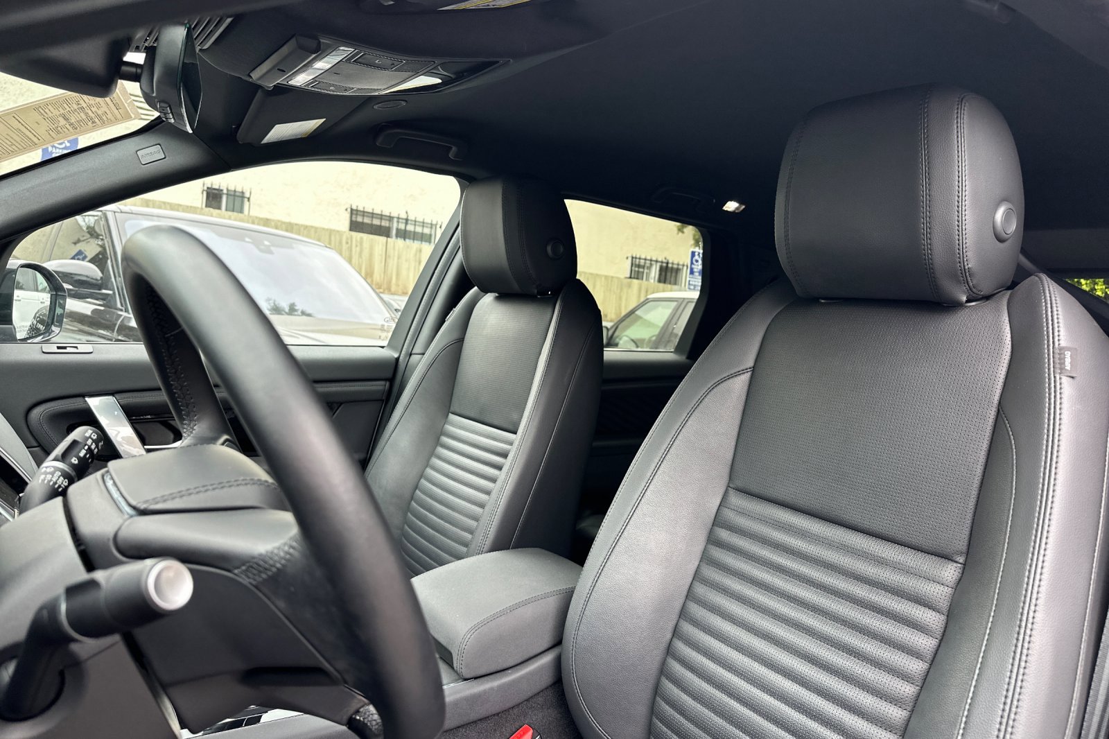 2023 Land Rover Discovery Sport SE photo 4