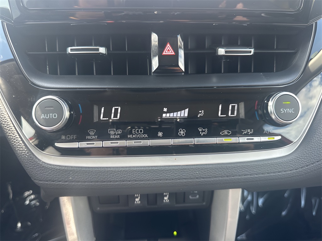 2024 Toyota Corolla Cross XLE photo 17