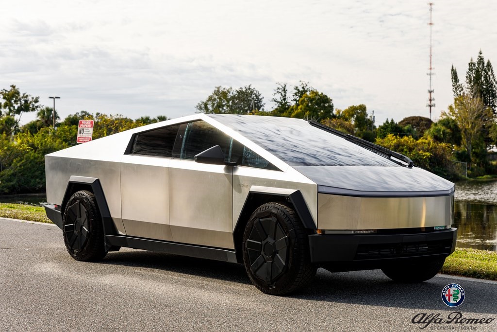2024 Tesla Cybertruck Base's photo