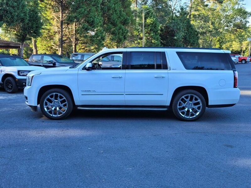 2020 Gmc Yukon XL 1500 SLT photo 3