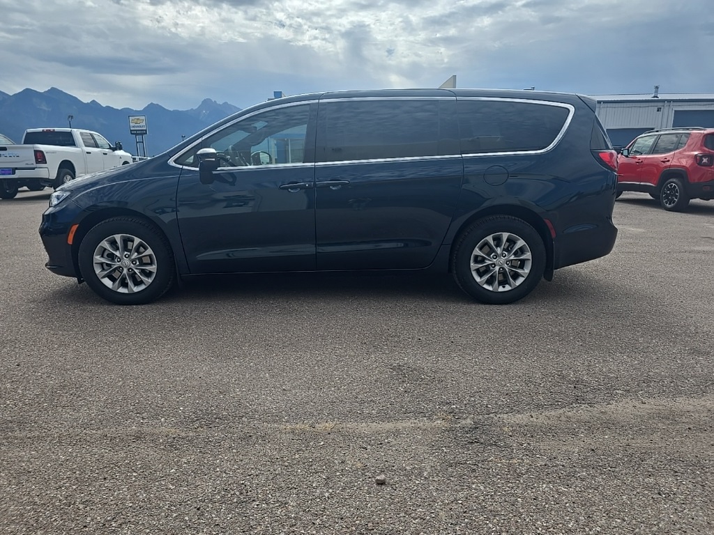 2025 Chrysler Pacifica photo 4