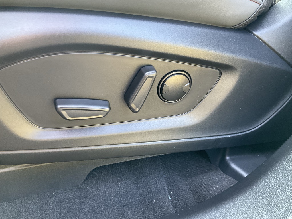 2025 Ford Explorer photo 22