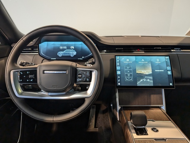 2025 Land Rover Range Rover SE photo 13