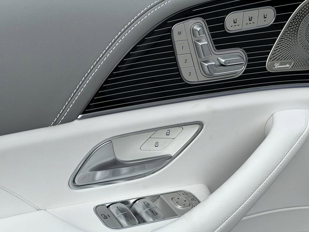 2025 Mercedes Benz GLS Maybach 600 4MATIC photo 12