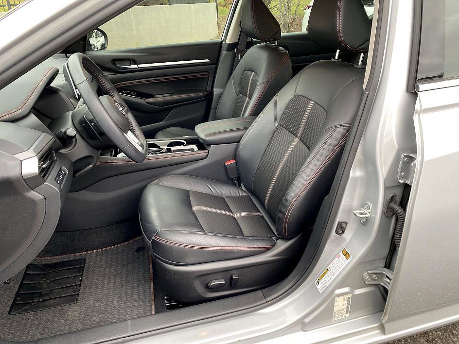 2023 Nissan Altima 2.5 SR photo 8