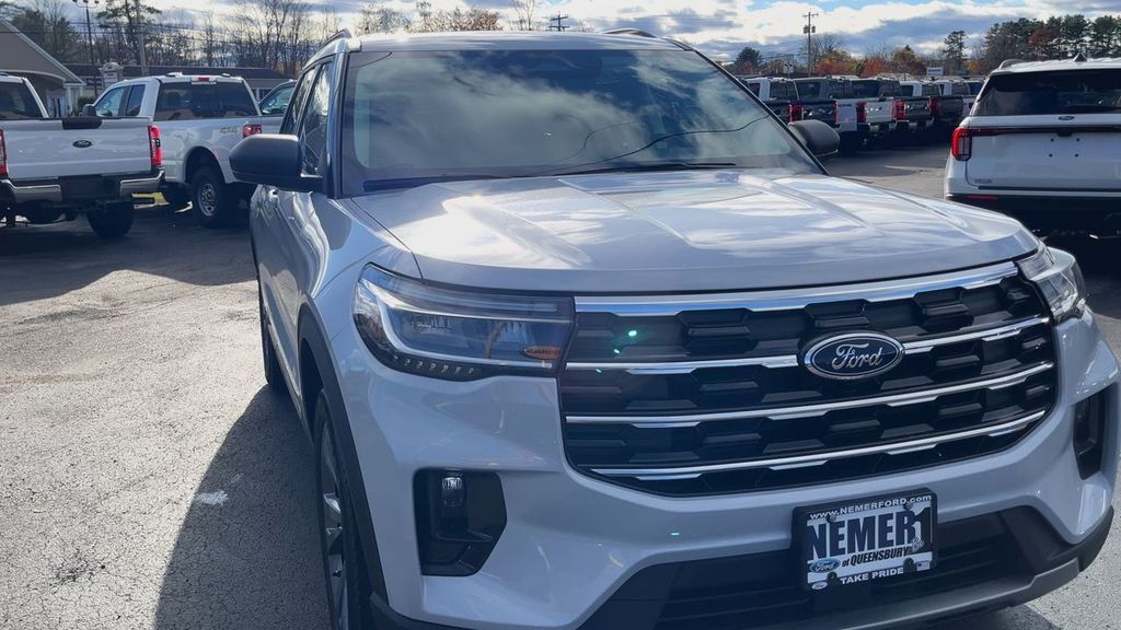 2026 Ford Explorer photo 2