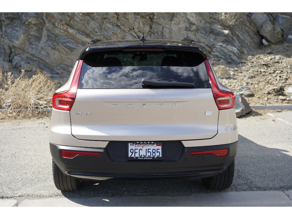 2023 Volvo XC40 P8 Ultimate photo 8