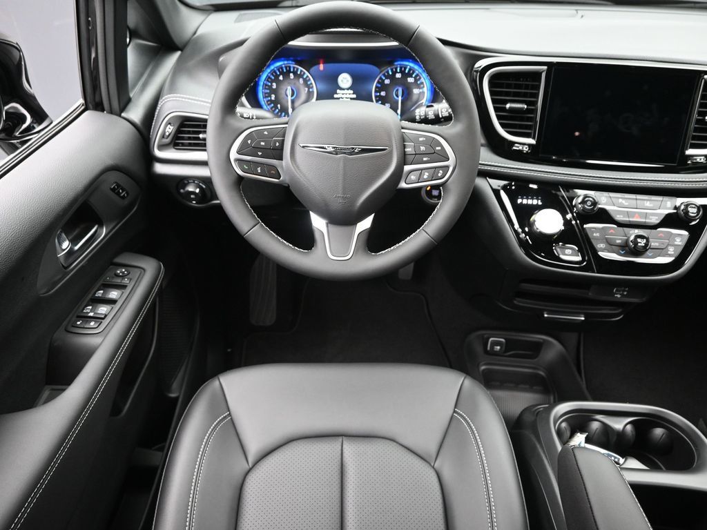 2026 Chrysler Pacifica photo 14