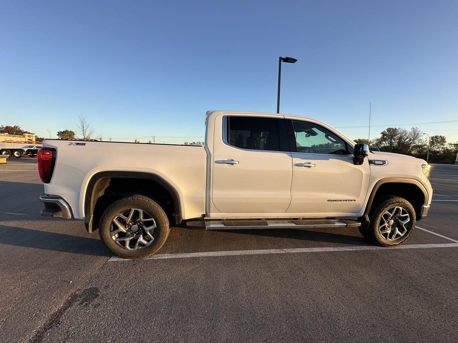 2024 Gmc Sierra 1500 SLT photo 4